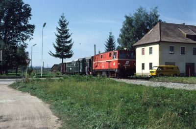 2095.14
Die 2095.14 verlässt Gmünd Böhmzeil mit dem GmP 71434.
Scan vom Dia
Schlüsselwörter: 2095 , 14 , Waldviertel , Nordast