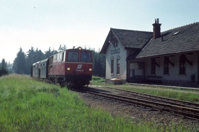 2095.14
Die 2095.14 hat mit dem GmP 71434 den Bahnhof Neu Nagelberg erreicht.
Scan vom Dia
Schlüsselwörter: 2095 , 14 , Waldviertel , Nordast , Neu Nagelberg