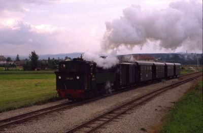 298.207
Die 298.207 erreicht  den Bahnhof Gmünd.
Scan vom Dia
Schlüsselwörter: 298, Uv , 298 , Waldviertel , Südast , Gmünd