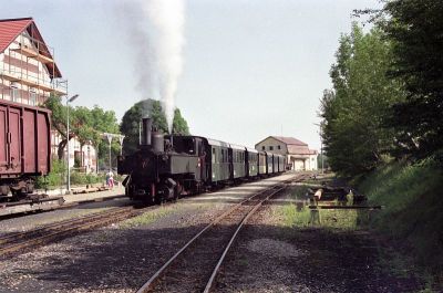 298.207
Die 298.207 hält mit dem R 6383 im Bahnhof Weitra
Schlüsselwörter: Waldviertel , Südast , 298 , 207