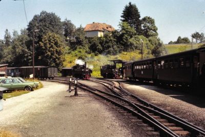 Garsten
Die 298.56 und 298.51 im Bahnhof Garsten.
Scan vom Dia
Schlüsselwörter: 298 , 56 , 51 , Steyrtalbahn , Garsten