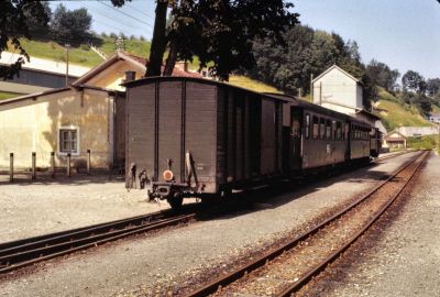 298.56
Die 298.56 steht in Grünburg mit dem R 3668 zur Abfahrt nach Garsten bereit.
Scan vom Dia
Schlüsselwörter: 298 , 56 , Steyrtalbahn , Grünburg