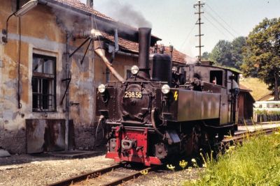 298.56
Die 298.56 beim Wasserfassen in Grünburg
Scan vom Dia
Schlüsselwörter: 298 , 56 , Steyrtalbahn , Grünburg