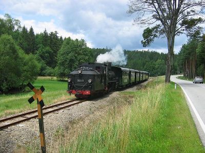 399.01
Die 399.01 mit dem "Herrensee-Express" zwischen Schönau und Gopprechts
Schlüsselwörter: Waldviertel , Nordast , 399 , 01