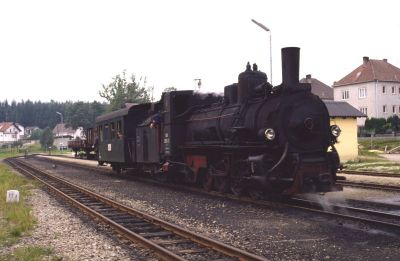 399.03 Alt Nagelberg
Die 399.03 beim Verschub in Alt Nagelberg 1980.
Scan vom Dia
Schlüsselwörter: 399 , 03 , Mh , Waldviertel , Nordast , Alt Nagelberg