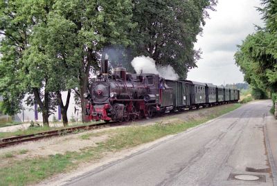 399.03
Die 299.03 erreicht mit einem Sonderzug in Kürze den Bahnhof Heidenreichstein.
Schlüsselwörter: Waldviertel , Nordast , 399 , 03 , Heidenreichstein