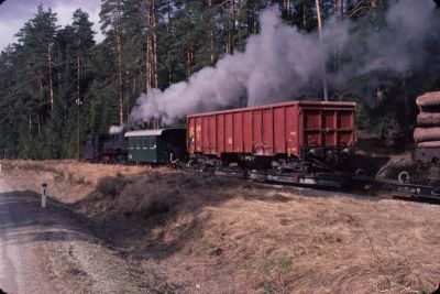 399.04
Die 399.04 mit dem morgendlichen Güterzug von Litschau nach Gmünd zwischen Alt und Neu Nagelberg
Scan vom Dia
Schlüsselwörter: 399 , 04 , Mh , Waldviertel , Nordast