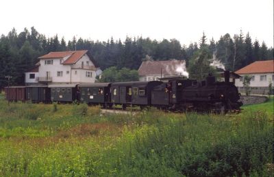 399.04 Alt Nagelberg 1980
399.04 bei der Einfahrt in Alt Nagelberg.
Scan vom Dia
Schlüsselwörter: 399 , 04 , Mh ,  Alt Nagelberg , Waldviertel , Nordast