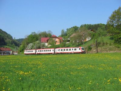 4090.001+002
Der 3-teilige 4090er als R 6802 "Bürgeralpe" bei Frankenfels
Schlüsselwörter: Mariazellerbahn , Talstrecke , Frankenfels , 4090 , 001 , 002