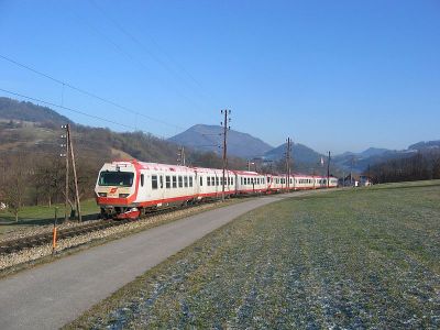7-teiliger 4090er
Die untaugliche 3-teilige 4090er-Garnitur wurde von vom 4-teiligen 4090er mit dem R 6804 nach St. Pölten überstellt.
Schlüsselwörter: 4090 , Mariazellerbahn , Talstrecke