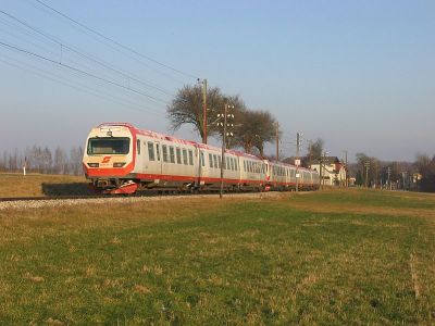 7-teiliger 4090er
Die untaugliche 3-teilige 4090er-Garnitur wurde von vom 4-teiligen 4090er mit dem R 6804 nach St. Pölten überstellt.
Schlüsselwörter: 4090 , Mariazellerbahn , Talstrecke , Nadelbach