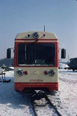 5090.001
Kurz nach der Lieferung präsentiert sich der 5090.001 bei herrlichem Winterwetter im Bahnhof Gmünd.

Längst vergangene "moderne" Zeiten im Waldviertel ...
Scan vom Dia
Schlüsselwörter: 5090 , 001 , Waldviertel , Südast , Gmünd