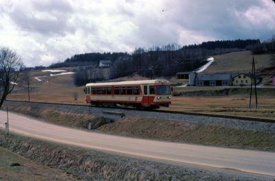 5090.001
Der 5090.001 ist mit dem R 6366 zwischen Steinbach-Groß Pertholz und St. Martin unterwegs.

Längst vergangene "moderne" Zeiten im Waldviertel ...
Scan vom Dia
Schlüsselwörter: 5090 , 001 , Waldviertel , Südast