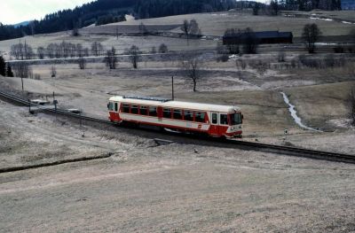 5090.001
Der 5090.001 wird in Kürze mit dem R 6366 den Bahnhof Steinbach-Groß Pertholz erreichen.

Längst vergangene "moderne" Zeiten im Waldviertel ...
Scan vom Dia
Schlüsselwörter: 5090 , 001 , Waldviertel , Südast