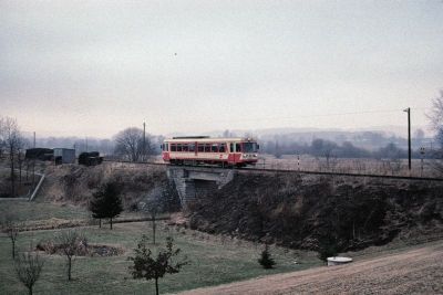 5090.004
Der 5090.004 ist mit dem R 6368 bei Dietmanns unterwegs.

Längst vergangene "moderne" Zeiten im Waldviertel ...
Scan vom Dia
Schlüsselwörter: 5090 , 004 , Waldviertel , Südast