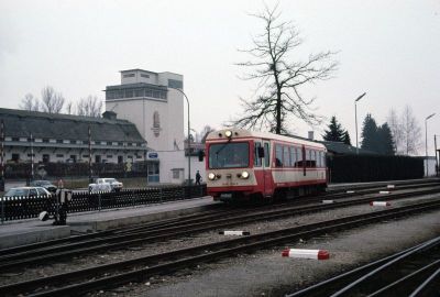 5090.004
Der 5090.004 erreicht soeben mit dem R 6368 den Endbahnhof Gmünd.

Längst vergangene "moderne" Zeiten im Waldviertel ...
Scan vom Dia
Schlüsselwörter: 5090 , 004 , Waldviertel , Südast , Gmünd