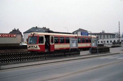 5090.004
Der 5090.004 steht in Gmünd mit dem R 6369 zur Abfahrt bereit.

Längst vergangene "moderne" Zeiten im Waldviertel ...
Scan vom Dia
Schlüsselwörter: 5090 , 004 , Waldviertel , Südast , Gmünd