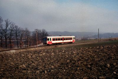 5090.004
Der 5090.004 ist mit dem R 6369 zwischen Alt Weitra und Weitra unterwegs.

Längst vergangene "moderne" Zeiten im Waldviertel ...
Scan vom Dia
Schlüsselwörter: 5090 , 004 , Waldviertel , Südast