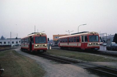 5090.005, 5090.004
Zwei Triebwagen der Reihe 5090 im Bahnhof Gmünd.

Längst vergangene "moderne" Zeiten im Waldviertel ...
Scan vom Dia

Schlüsselwörter: 5090 , 004 , 005 , Waldviertel , Südast , Gmünd