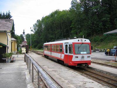 5090.011
Der 5090.011 hat mit dem R 6955 den Endbahnhof Ybbsitz erreicht.
Schlüsselwörter: 5090 , 011 , Ybbstalbahn , Ybbsitz