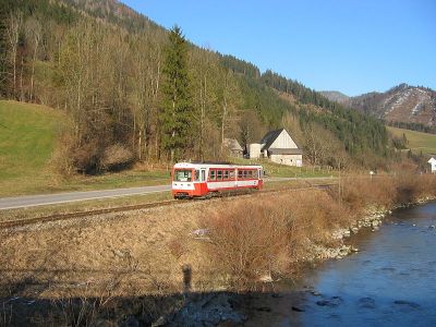 5090.012
Der 5090.012 ist als R 6907 zwischen St. Georgen und Kogelsbach unterwegs.
Schlüsselwörter: 5090 , 012 , Ybbstalbahn