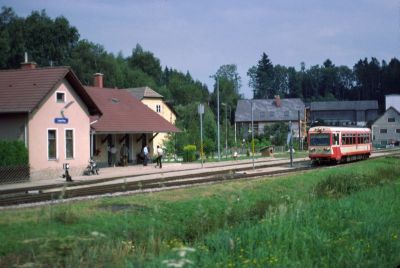 5090
Ein 5090er mit dem R 6370 im Bahnhof Langschlag

Längst vergangene "moderne" Zeiten im Waldviertel ...
Scan vom Dia
Schlüsselwörter: 5090 , Waldviertel , Südast , Langschlag