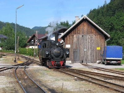 699.103
Die 699.103 beim Umsetzen im Bahnhof Lunz am See
Schlüsselwörter: Ybbstalbahn , Bergstrecke , Lunz , 699 , 103