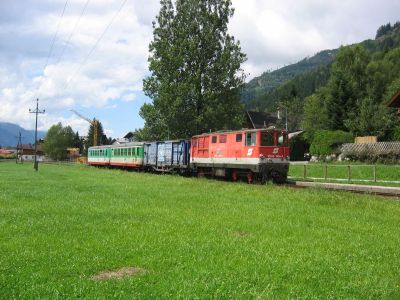 2095.004
Die 2095.004 erreicht mit dem R 3315 soeben die Haltestelle Zellermoos.
Die Lackierung der Fahrzeuge war ja nicht gerade Vertrauen erweckend...
Schlüsselwörter: Pinzgaubahn, 2095, 2095.004, Zellermoos