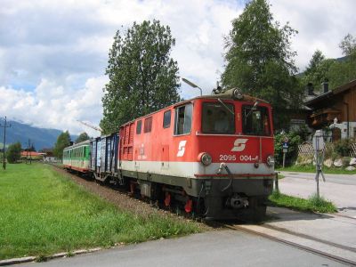 2095.004
Noch zu ÖBB-Zeiten boten Lok und Wagen ein trauriges Bild.
2095.004 mit R 3315 in der Haltestelle Zellermoos
Schlüsselwörter: Pinzgaubahn, 2095, 2095.004, Zellermoos