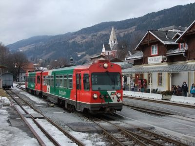 Murau
VT 35 + VT 32 stehen in Murau mit Zug R 8712 zur Abfahrt bereit
Schlüsselwörter: Murtalbahn, Murau, StLB, VT