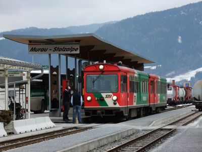 VT 31 + VS 43
Der VT 31 hält mit dem VS 43 als Zug R 8709 in Murau-Stolzalpe
Schlüsselwörter: Murau, Murtalbahn, VT 31, VS 43, StLB