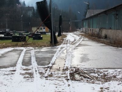 Margaretenhütte
Die ehemaligen Gleisanlagen der Anschlussbahn in Margaretenhütte sind teilweise noch deutlich zu erkennen...
Links erkennbar der derzeitige Paitball-Spielplatz für Erwachsene
Schlüsselwörter: Thörlerbahn, Margaretenhütte