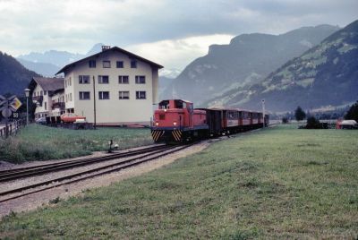 D 10
D 10 mit allen vier Ex-Payerbachern bei der Einfahrt in Zell am Ziller.
Scan vom Dia
Schlüsselwörter: D , 10 , Zillertalbahn , Zell