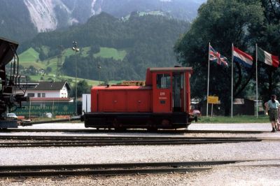 D 11
Verschublok D 11 in Jenbach.
Scan vom Dia
Schlüsselwörter: D , 11 , Zillertalbahn , Jenbach