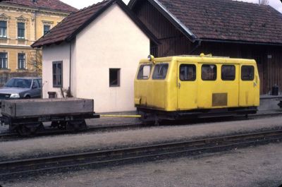 Draisine
Eine Bahnmeisterdraisine im Bahnhof Weitra.
Scan vom Dia
Schlüsselwörter: Waldviertel , Südast , Weitra , Draisine