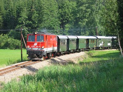 2095.012
Die 2095.012 mit dem "Herrensee-Express" zwischen Schönau und Gopprechts.
Schlüsselwörter: Waldviertel , Nordast , 2095 , 012