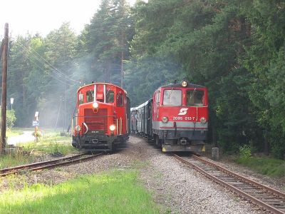 Doppelausfahrt
Die Loks 2091.09 und 2095.012 am Ende der Doppelausfahrt von Alt Nagelberg
Schlüsselwörter: Waldviertel , Nordast , 2091 , 09 , 2095 , 012