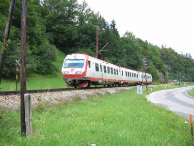 IMG_7135
Die dreiteilige Garnitur mit 6090.001 und 4090.003 führte am 25.7.2007 den R 6843 "Bürgeralpe" nach Mariazell. Der Zug wurde zwischen Schwarzenbach und Frankenfels im Bild festgehalten.
Schlüsselwörter: 6090 , 4090