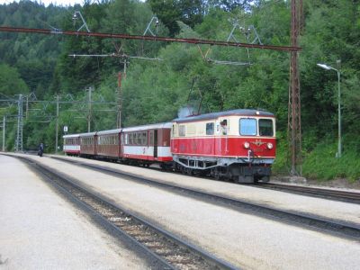 IMG_7222
Die 1099.002 ist am 25.7.2007 mit dem R 6811 in Laubenbachmühle angekommen.
Schlüsselwörter: 1099 , Laubenbachmühle