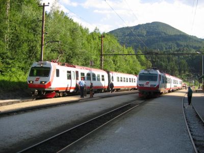 4090er-Treffen
4090.002 + 4090.003 vierteilig mit R 6836 und 4090.001 mit R 6845 in Laubenbachmühle.
Schlüsselwörter: 4090 , 7090 , 6090 , Laubenbachmühle