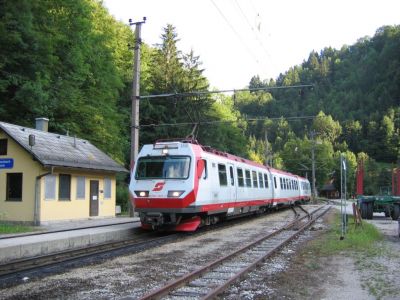 IMG_7255
Der dreiteilige 4090.003 + 6090.001 mit R 6838 in Schwarzenbach.
Schlüsselwörter: 4090 , 6090 , Schwarzenbach