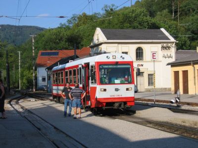 IMG_7256
Der 5090.016 mit dem R 6813 wartet im Bahnhof Kirchberg auf die Zugkreuzung.
Schlüsselwörter: 5090 , Kirchberg