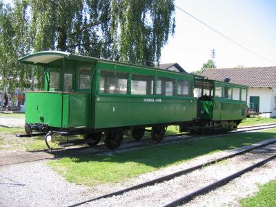 Chiemseebahn
Die Diesellok und der Wagen 4 stehen als Reserve im Bahnhof Prien/Stock bereit.
Schlüsselwörter: Chiemseebahn, Prien, Stock, Diesellok, Wagen 4