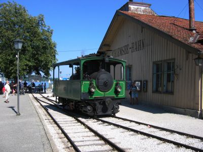 Chiemseebahn
Die Dampflok am Gleisende in Prien/Stock neben der Remise
Schlüsselwörter: Chiemseebahn, Prien, Stock