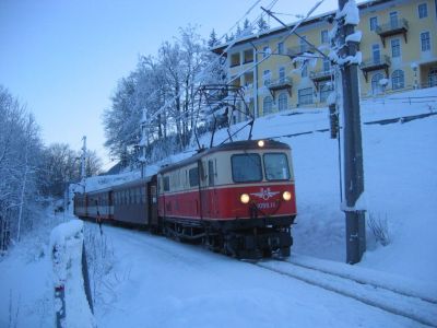 IMG_8233
Abendstimmung im winterlichen Winterbach! Die 1099.014 mit dem R 6844 "Ötscherland" auf dem Weg nach St. Pölten.
Schlüsselwörter: 1099 , Winterbach