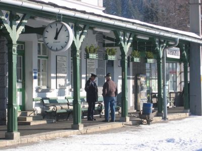 IMG_8295
Mittägliche Bahnhofsstimmung in Mariazell
Schlüsselwörter: Mariazell