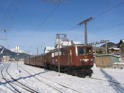 IMG_8397
Die 1099.013 ist mit dem REX 6837 "Ötscherbär" mit vielen Reisenden an einem traumhaften Wintertag in Mariazell angekommen.
Schlüsselwörter: 1099 , Mariazell