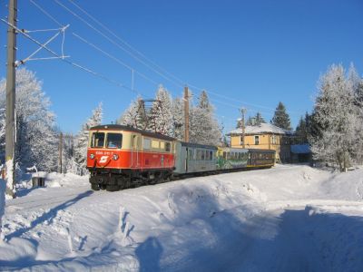 IMG_8521
1099.011 bei strahlendem Winterwetter mit R 6835 "Ötscherland" in Winterbach
Schlüsselwörter: 1099 , Winterbach