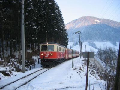 IMG_8593
Die 1099.001 durchfährt die Haltestelle Boding mit dem R 6843 "Bürgeralpe" mit 30 Minuten Verspätung.
Schlüsselwörter: 1099 , Boding