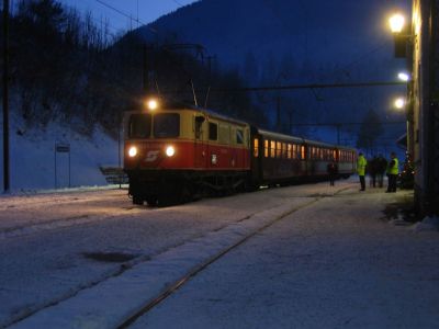 IMG_8634
1099.004 mit R 6844 "Ötscherland" bei Abendstimmung in Laubenbachmühle.
Schlüsselwörter: 1099 , Laubenbachmühle